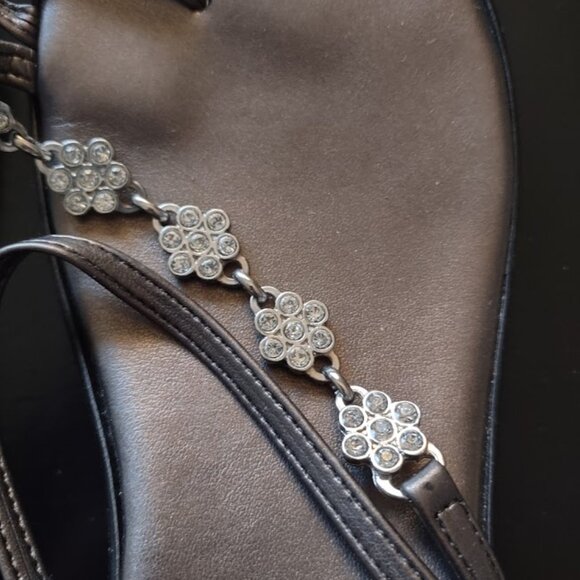 MATISSE Silver/ Gray Leather Flower Rhinestone Sandal SZ 7 Made In Italy - Picture 4 of 5